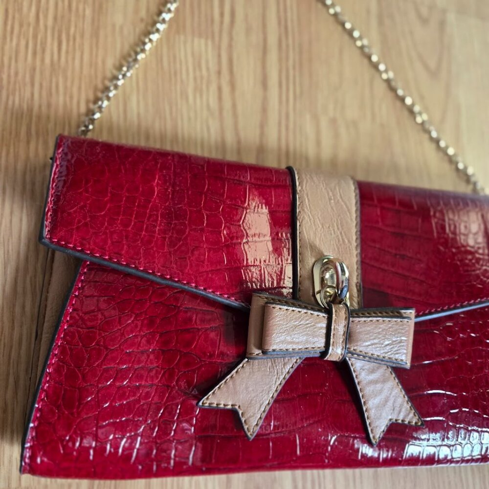 Red Faux Croc Envelope Clutch Purse w/ Bow Accent & Chain Strap Evening Bag - Picture 4 of 7